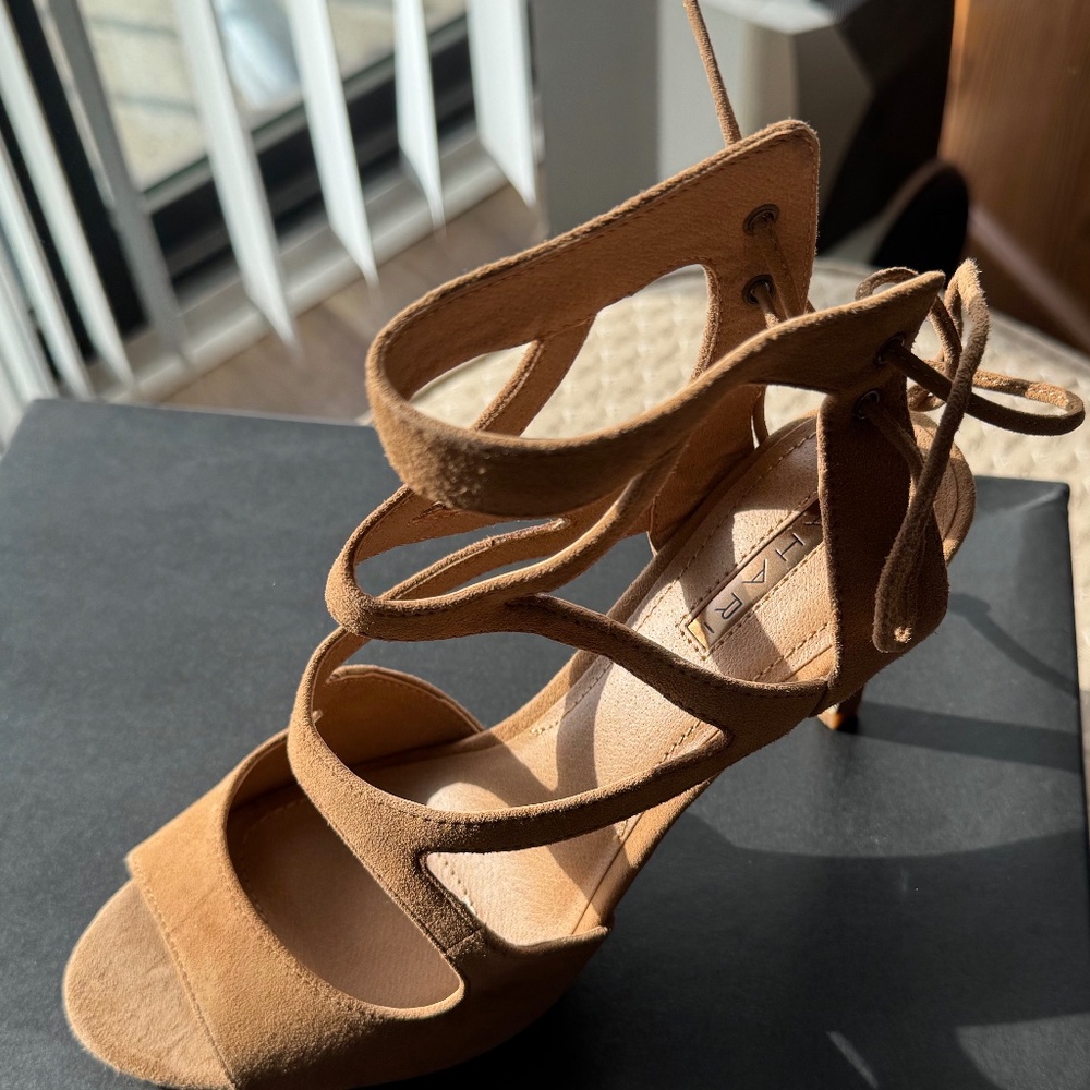 Tahari Caramel Suede Hi Heel Sz 8M NEW